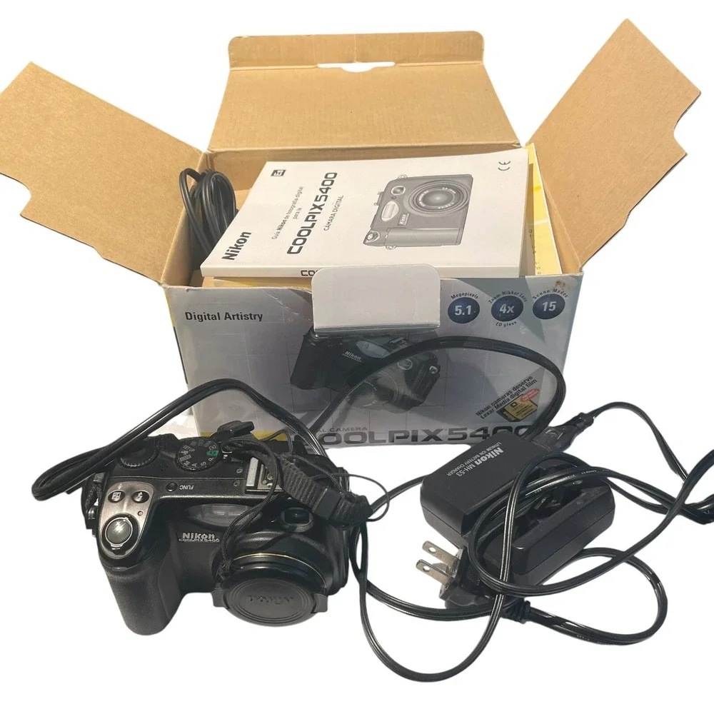 Nikon COOLPIX 5400 5.1MP Digital Camera - Black (battery not Charging)